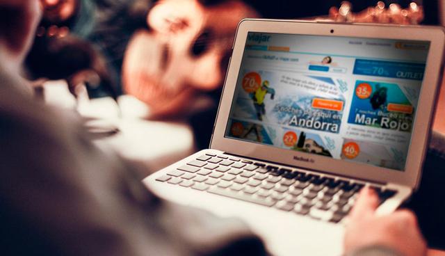 FOTO 4 | 4. Enfoque de reserva directa al consumidor

Saben que sus mayores ganancias provienen de los clientes que reservan directamente, no de quiénes reservan a través de un distribuidor externo.

Se centran en la creación de una base de datos de correo electrónico, el intercambio de contenido relevante en las redes sociales y el correo electrónico, y la inversión en un sitio web visualmente inspirador, orientado al SEO y optimizado para dispositivos móviles, que se puede reservar en línea.

Solamente trabajan con socios de distribución de viajes, como mayoristas, agentes de viajes entrantes y en línea si tienen una gran cantidad de unidades para vender en su negocio y / o están alineados con la forma en que sus clientes ideales prefieren comprar sus experiencias de viaje.