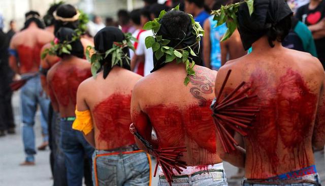 Aunque también hubo crucificados en los barrios de Santa Lucía y San Juan, donde estos ritos de Semana Santa también se practican con pasión. (Foto: EFE)