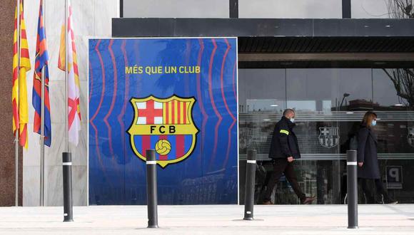 Allanamiento a las instalaciones del club Barcelona. (Foto: AFP)