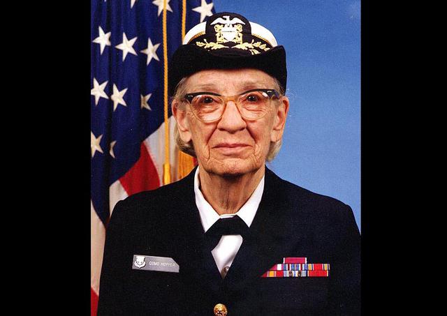 Foto 19 | Alimirante Grace Murray Hooper. Pionera del mundo de la computación, una de las primeras mujeres reconocidas en el sector.
“Tú dominas cosas, pero lideras gente”. (Foto: wikipedia)