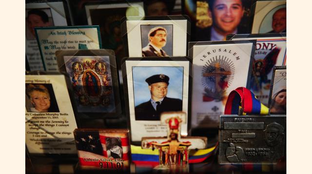 También se exhiben recuerdos y tarjetas conmemorativas donadas por los familiares de las víctimas de los atentados del 11 de setiembre del 2001.