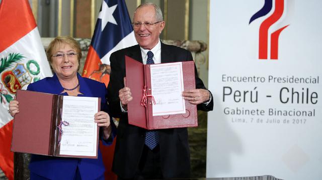 Viernes 7. PPK y Bachelet buscan impulsar "interconexión eléctrica Perú-Chile":http://gestion.pe/economia/ppk-y-bachelet-se-reunieron-impulsar-interconexion-electrica-peru-chile-y-modernizar-tren-tacna-arica-2194520 y modernizar tren Tacna-Arica