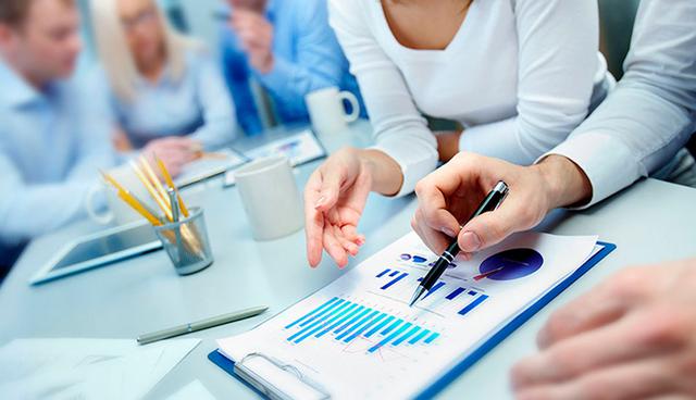 FOTO 7 | 7. Director de finanzas
Salario: 274,000 dólares (5.5 millones de pesos)
En Google el director de finanzas es responsable de maximizar los rendimientos de los activos, así como del establecimiento de políticas financieras, procedimientos y sistemas de informes. La persona en este trabajo es responsable del cumplimiento legal y regulatorio en el departamento de contabilidad.