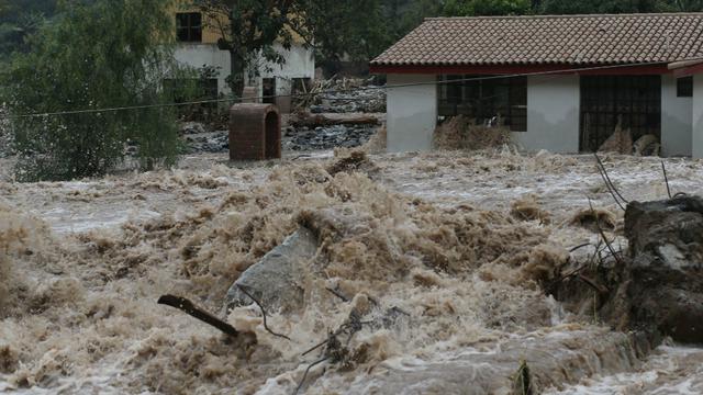 Casas como esta amanecieron inundadas tras el desborde del Rímac en los kilómetros 43 y 44 de la Carretera Central.