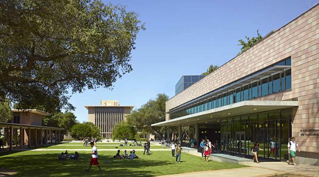 Harvey Mudd College: Licenciatura en Ciencias US$ 209,532. La educación se centra en la ciencia, las matemáticas y la ingeniería. Los recién graduados tienen un salario promedio de US$ 78,200; mientras que aquellos que han ganado más experiencia reciben u