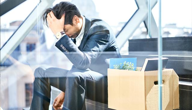 FOTO 4 |  Puesto #3:

Alto nivel de desempleo. Según la encuesta realizada, el desempleo estructural, que se entiende como la falta de perfiles adecuados para la demanda del mercado, ya empieza a ser una real preocupación con la aparición de nuevas tecnologías, herramientas, etc. Dicho fenómeno, ya es perceptible en países como El Salvador, Honduras, Nicaragua, Costa Rica, Venezuela, Argentina, Paraguay y Uruguay.