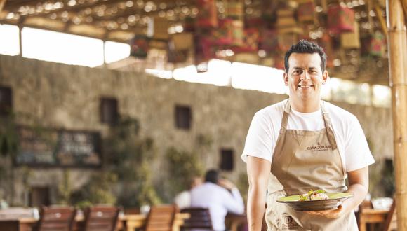 Eduardo Navarro afirma que su restaurante Chaxras recibe alrededor de 120 personas cada viernes y sábado y tuvieron que guardar más de la mitad de las sillas y mesas. (Foto: Difusión)
