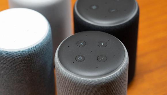 El asistente por voz Alexa alimenta millones de parlantes inteligentes Echo y otros dispositivos en los hogares.