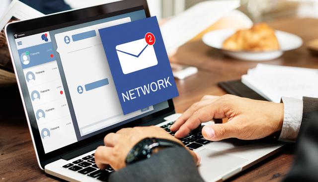 FOTO 8 | 8. No le des tu atención a la gente de manera inmediata.
Practica el hábito de no contestar el celular sólo porque está sonando y de no responder a los correos sólo porque aparecieron en tu bandeja. Desconéctate de las mensajerías instantáneas y no le des a la gente tu atención inmediata a menos que sea absolutamente necesario para tu negocio. Mejor agenda un tiempo para responder correos y regresar llamadas. (Foto: Freepik)