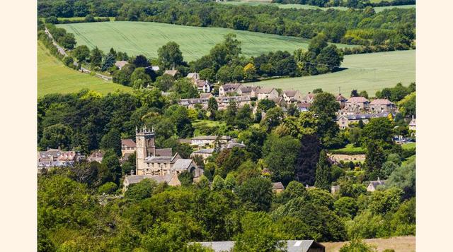 Blockley (Gloucestershire). El pueblo, asentado en un área de espectacular belleza natural (AONB, en inglés), se caracteriza por el color dorado de sus casas, propio de la caliza oolítica con la que están construidas. Antiguo centro textil, sus molinos se