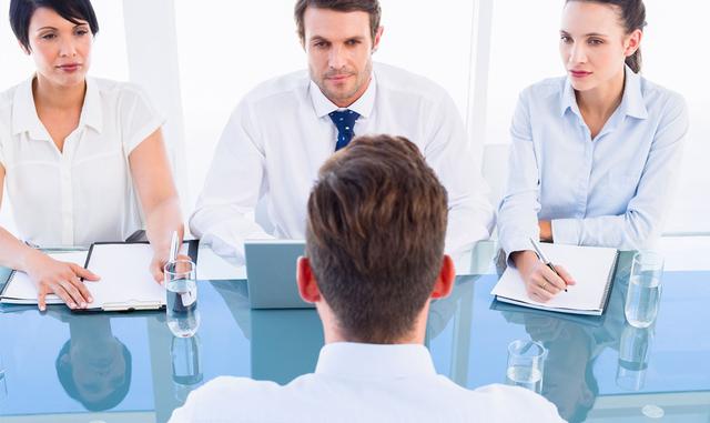 FOTO 2 | 2. Te cuesta trabajo ser asertivo. Las personas con buena inteligencia emocional tienen un buen balance de buenos modales, empatía y cordialidad, pero son capaces de establecer límites. Esta combinación es ideal para manejar los conflictos. Cuando la mayoría de la gente está enojada, estas personas con buena IE se mantienen calmadas y balanceadas ya que se alejan de las emociones mal manejadas. Esto les permite neutralizar a las personas difíciles o tóxicas sin generar enemigos.