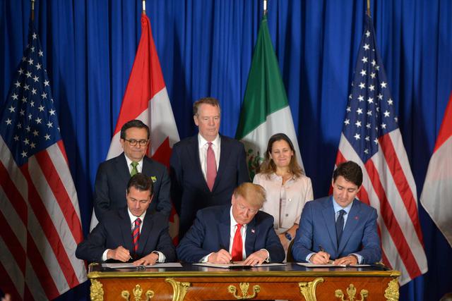 10) TLCAN. EE.UU y México firmaron un acuerdo bilateral excluyendo a Canadá de las negociaciones en un inicio. Sin embargo, el acuerdo se renovó posteriormente con los tres países miembros. Se llama ahora T-MEC. (Foto: EFE)