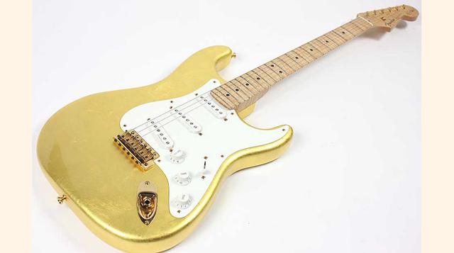 Fender Stratocaster Gold Leaf: 455,000. A principios de los 90, Clapton le pidió al luthier de la marca que le hiciese una guitarra "digna de ser colgada en un museo". Y en parte lo logró: después de utilizarla en dos giras mundiales de 1997 y 2