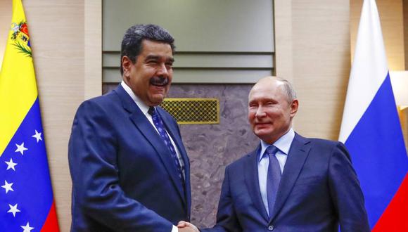 Nicolás Maduro y Vladimir Putin. Rusia ha actuado como prestamista de último recurso de su estrecho aliado Venezuela. (Foto: AP)