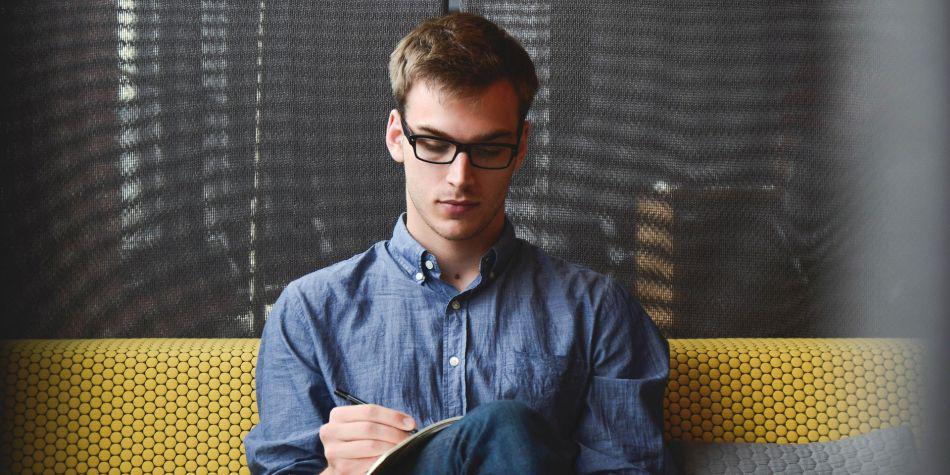 Grant Cardone, quien estaba profundamente endeudado y atrapado en un trabajo que odiaba, decidió empezar a trabajar duro por su propia fortuna. (Foto: Pixabay)