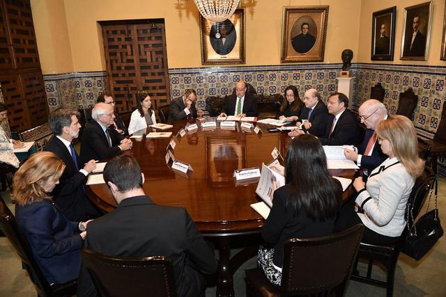 El canciller peruano Néstor Popolizio se reunió en su despacho con el ministro de Asuntos Exteriores, Unión Europea y Cooperación de España, Josep Borrell. (Foto: Twitter @CancilleriaPeru)