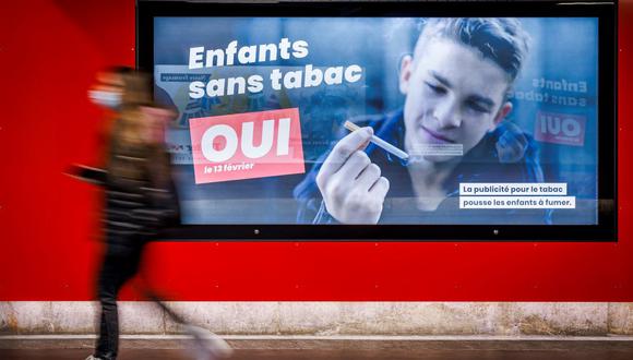 Se prevé la prohibición total de publicidad de tabaco en sitios a los que tengan acceso niños y adolescentes, o sea, en la prensa, en carteles, Internet, cine y durante manifestaciones. (VALENTIN FLAURAUD / AFP).