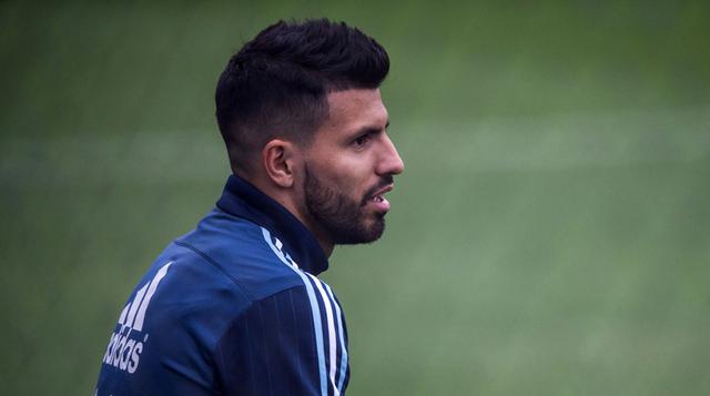 - Sergio "Kun" Agüero, delantero del Manchester City: "Conmovido y triste por la tragedia de @ChapecoenseReal. Mis condolencias y apoyo para el club, familias y amigos #FuerzaChape".
