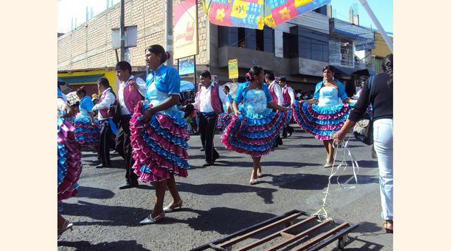 Carnaval internacional de Tacna. Congrega en sus corsos a distintos bailes y danzas del Perú, Bolivia, Argentina, Colombia, Ecuador, Brasil, Paraguay, Chile, México, se realiza todos los años entre los meses de febrero y marzo.