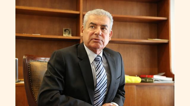 César Villanueva (30/10/2013 – 24/02/2014). Presidió el Consejo de Ministros por 118 días. En febrero del 2014, fue desmentido por el entonces ministro de Economía, Luis Miguel Castilla, sobre un posible aumento del salario mínimo. La primera dama, Nadine