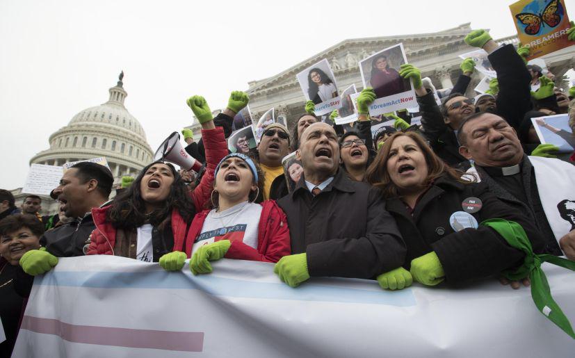 Hay 11 millones de soñadores beneficiados por DACA. (Foto: EFE)