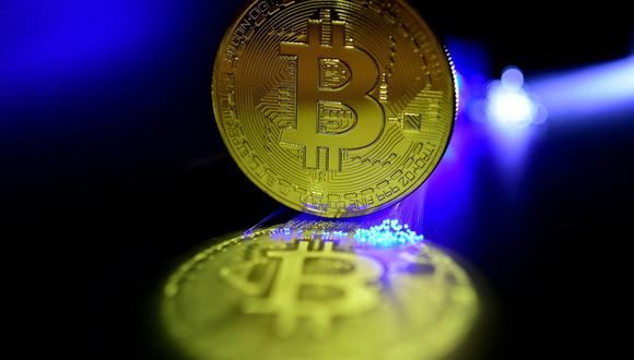 5. Desplome del Bitcoin. De valer más de US$19,000 en 2017, el valor de la criptomoneda se hundió a cerca de US$3,000 este año. Expertos estiman que el valor del Bitcoin seguirá en descenso. (Foto: EFE)