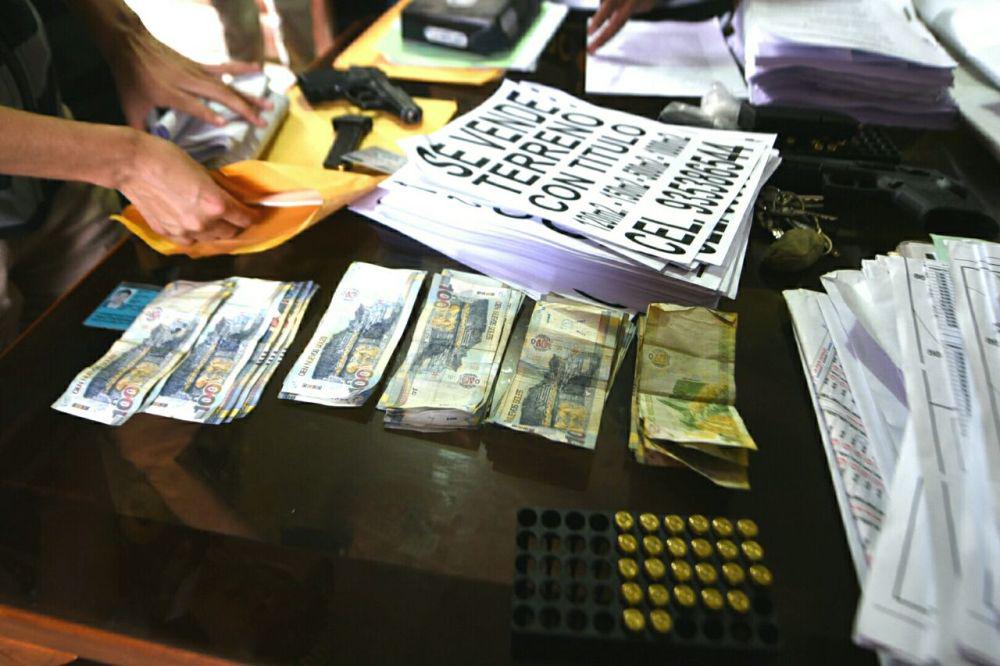 Durante la acción policial contra Los Malditos de Santa Rosa se incautaron tres armas y S/ 25,000. (Foto: Difusión)