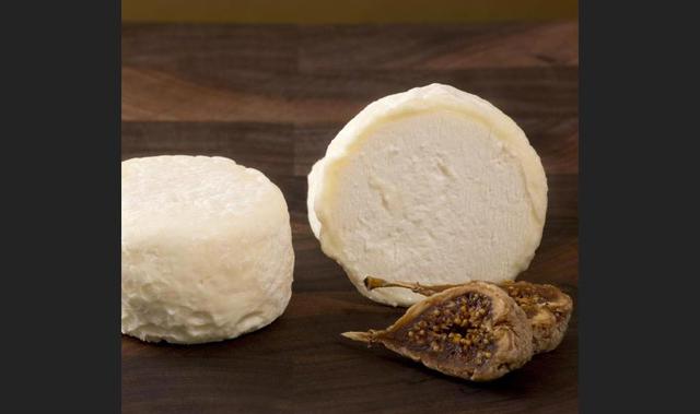 El Crottin de Chavignol, es un queso de cabra francés de la región Centro (antigua provincia de Berry), que se beneficia de una AOC desde 1976, y DOP a nivel europeo por el Reglamento de la Comisión n.º 1107/96. Francia no solicitó la protección del nombr