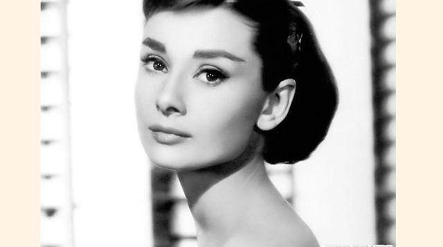 9. Audrey Hepburn. "Puedes saber más de una persona por lo que dice de los demás que por lo que los demás dicen de ella".