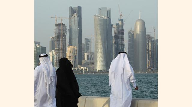 Qatar. La riqueza petrolera equivaldría a US$ 6.01 millones por persona. PBI per cápita: US$ 102,800. Tasa de desempleo: 0.5% (2004). No hay datos oficiales sobre población que vive en condiciones de pobreza.