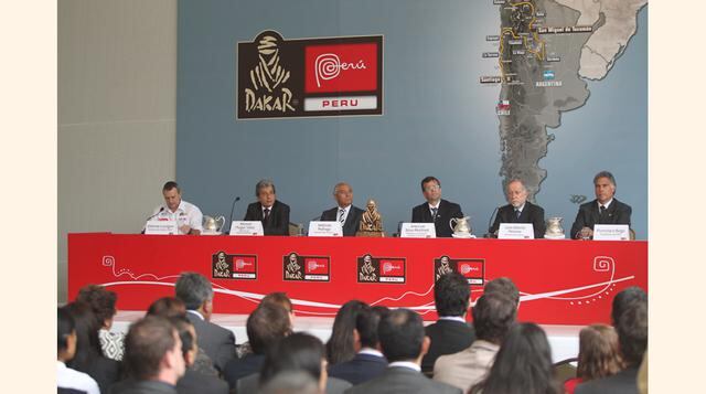 A la premiación del Dakar 2012 asistieron el presidente Ollanta Humala, la Primera Dama, Nadine Heredia, el primer ministro de entonces, Óscar Valdés, los ministros Daniel Lozada y José Luis Silva, y el presidente del IPD, Pancho Boza.