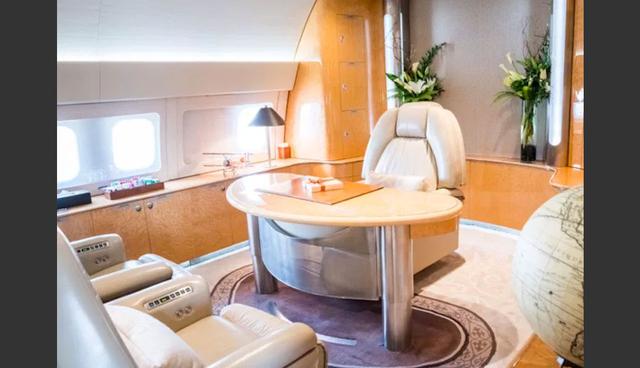 FOTO 5 | En esta foto, vemos la opulenta oficina dentro del avión. (Foto: Business Insider India)