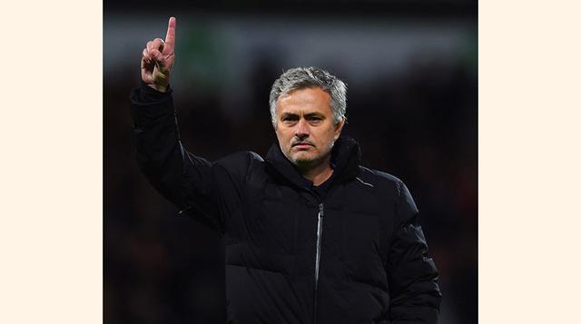 Jose Mourinho  Ingresos: 24 millones de euros, Club: Chelsea (destituido)  Edad: 53. Mourinho complementa su salario con colaboraciones publicitarias con marcas como Hublot, Adidas o Alibaba.