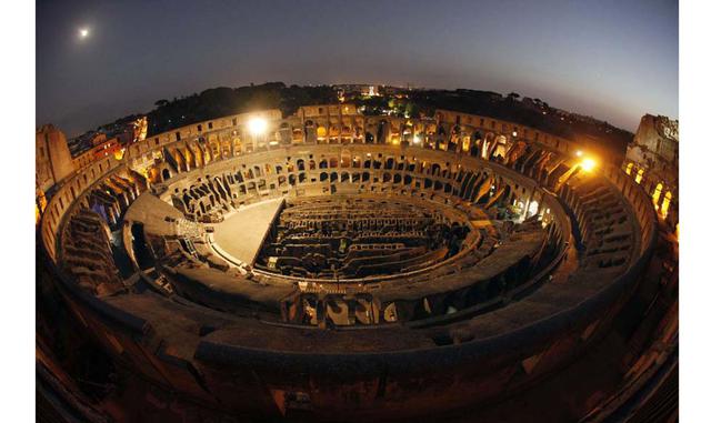EL COLISEO, ITALIA. El símbolo de Roma fue construido en el siglo I d.C. para ser un anfiteatro del Imperio Romano, en honor a la dinastía Flavia y está ubicado en el centro de la capital italiana. 