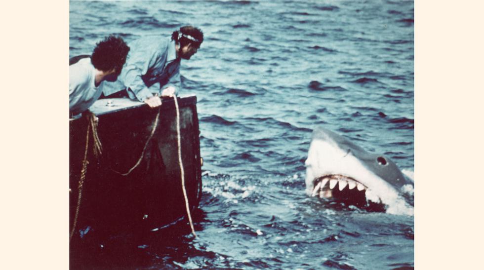 Tiburón (1975). Este fue el primer gran éxito de Steven Spielberg, quien sufrió muchos problemas técnicos para lograrlo, pero logró acabarlo a tiempo y recaudar más de US$ 260 millones. (Foto: Getty)