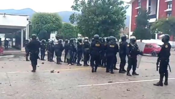 Se reportan enfrentaiento en exteriores del Gobierno Regional de Junín. (Captura: Huanca York Times)