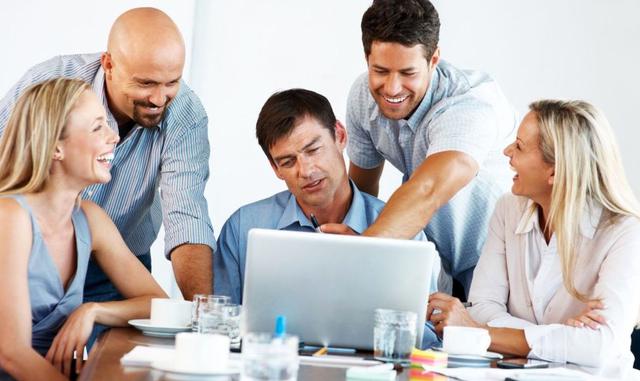 FOTO 6 | 6. Diviértete

Planea actividades que ayuden a integrar al equipo, incluso una happy hour en la que puedas llevar a tus empleados a un ambiente más casual. Pasar tiempo con ellos afuera de la oficina es invaluable a la hora de demostrarles que sus opiniones serán escuchadas. Empújalos a tomar la iniciativa para hacer más divertido su trabajo.

Recuerda: casi todos, si no es que todos tus compañeros estarán de acuerdo con la decisión de correr a los miembros del equipo que no funcionan. Son listos y ven esto como una señal de que eres un buen líder. ¡Incluso te preguntarán que por qué te tardaste tanto!