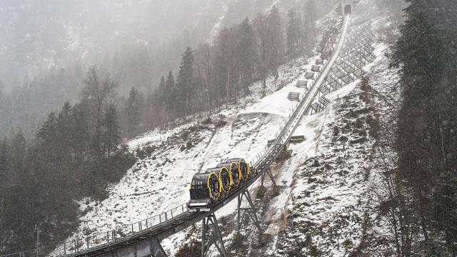 Foto 8. Este sistema sustituye al antiguo puesto en funcionamiento en 1933 en la comunidad que no cuenta con coches por su geografía y que tiene 150 habitantes que se dedican a actividades relacionadas al turismo y a los deportes como el esquí. (Foto: Difusión)