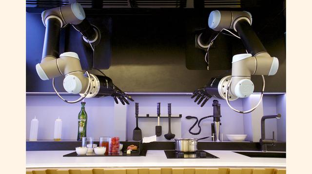 Robotic Kitchens. La empresa Moley está desarrollando unos brazos robóticos capaces de cocinar de forma completamente autónoma. Para ello, estos brazos se colocan en un sistema de rieles que les permite moverse por toda la cocina. Pudiendo así desplazarse