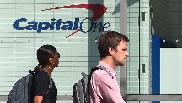 El titular de Capital One sostuvo que conservarán la marca Discover sobre la que se apoyarán para “reforzar” su red de créditos con tarjetas. Capital One. (Foto: AFP)