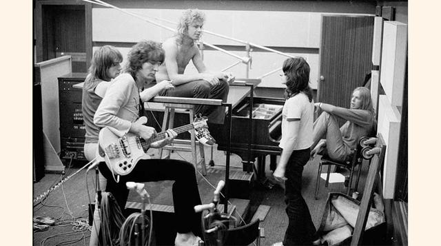 Yes. Desde los años ’60, Yes es sinónimo de reinvención. La banda británica ha trasgredido los límites del rock, y acuñándolo en “progresivo”, lo volvió indiferente con el jazz, folk o música clásica.