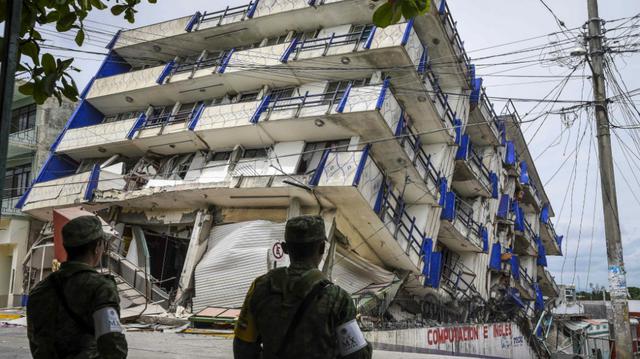 FOTO 8 |  7 de septiembre de 2017: Un terremoto de magnitud 8,1 golpea la costa sur de México, matando a más de 90 personas y dañando o destruyendo miles de casas y cientos de escuelas.