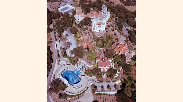 Hearst Castle (California), US$190 millones. Ocupa una extensión de 160 km² y cuenta con 56 habitaciones, 61 baños, 19 salones, piscinas, pistas de tenis, un cine y un aeródromo. (Foto: Megaricos)
