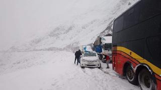 Reportan cientos de pasajeros varados en Cusco por caída de nieve que afecta a la región