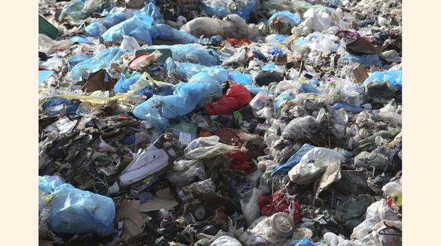 El plástico del que están hechas las bolsas es el componente de la basura que más aumentó en los últimos 35 años en el Perú y el mundo. (Foto: Bloomberg)