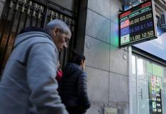 Gobierno de Macri  restringe compra de dólares: argentinos solo podrán adquirir hasta US$ 10,000 al mes