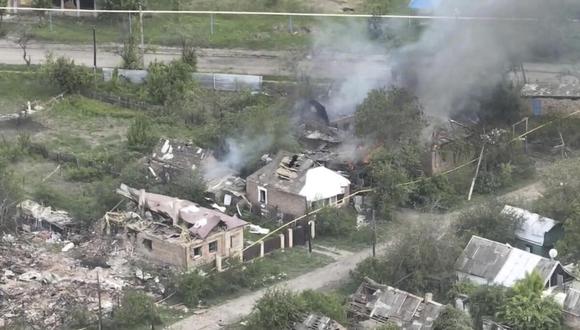 Imágenes capturadas por drones revelan el impacto de los combates en Ucrania. Foto: AP