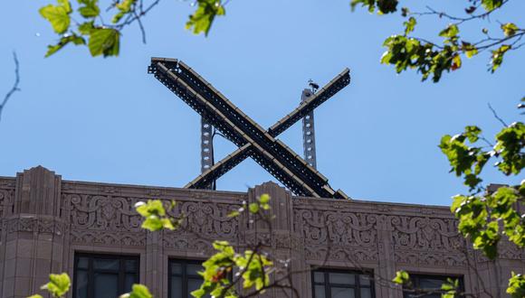 The new Twitter X logo at the company's headquarters in San Francisco, California, US, on Saturday, July 29, 2023. Elon Musk has changed Twitter Inc.'s logo, replacing its signature blue bird with a stylized X as part of the billionaire's vision of transforming the 17-year-old service into an everything app. Photographer: David Paul Morris/Bloomberg
