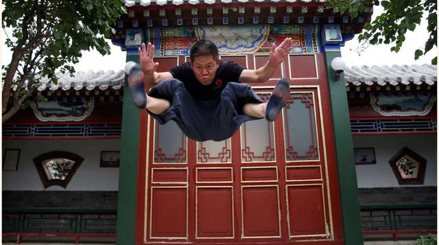 El maestro Xing XI demostrando sus técnicas de Kung-Fu. (foto:reuters).(Kim Kyung-Hoon)