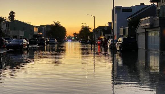 Calle inundada en Newport Beach, California. (Foto: SURFLICK BRANDON YAMAWAKI, Reuters)